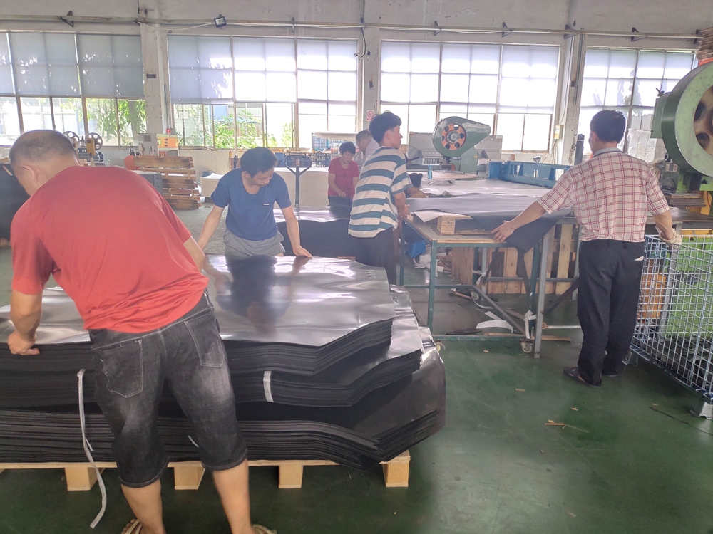 plastic-slip-sheet-corner-processing