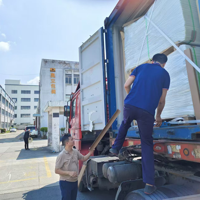 4-kraft-dunnage-bag-loading.jpg