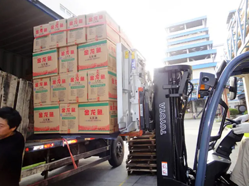 plastic-slip-sheet-in-oil-loading