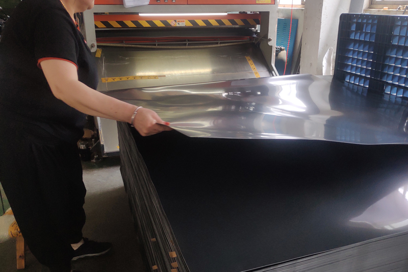 plastic-slip-sheet-production